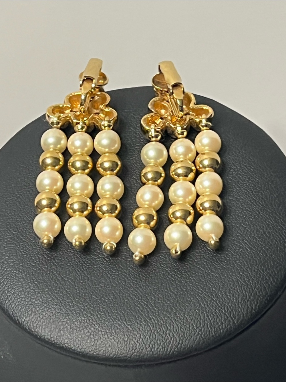 Source Unknown Gold and Cream Pearl Tassel Clip-On Earrings